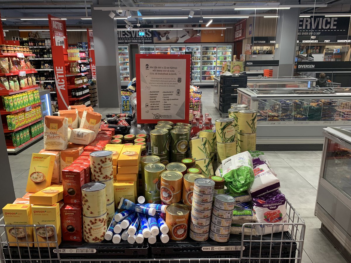 Ruim 12 kratten gevuld met #houdbaregoederen is de opbrengst van de actie vanuit de <a href="/Oosterkerk038/">Adventskerk-Oosterkerk Zwolle 🌈</a> bij <a href="/mijnCoop/">Coop Supermarkten</a> vandaag. Top! Morgen nog in de <a href="/Oosterkerk038/">Adventskerk-Oosterkerk Zwolle 🌈</a> inzamelen. Dank voor alle donaties!