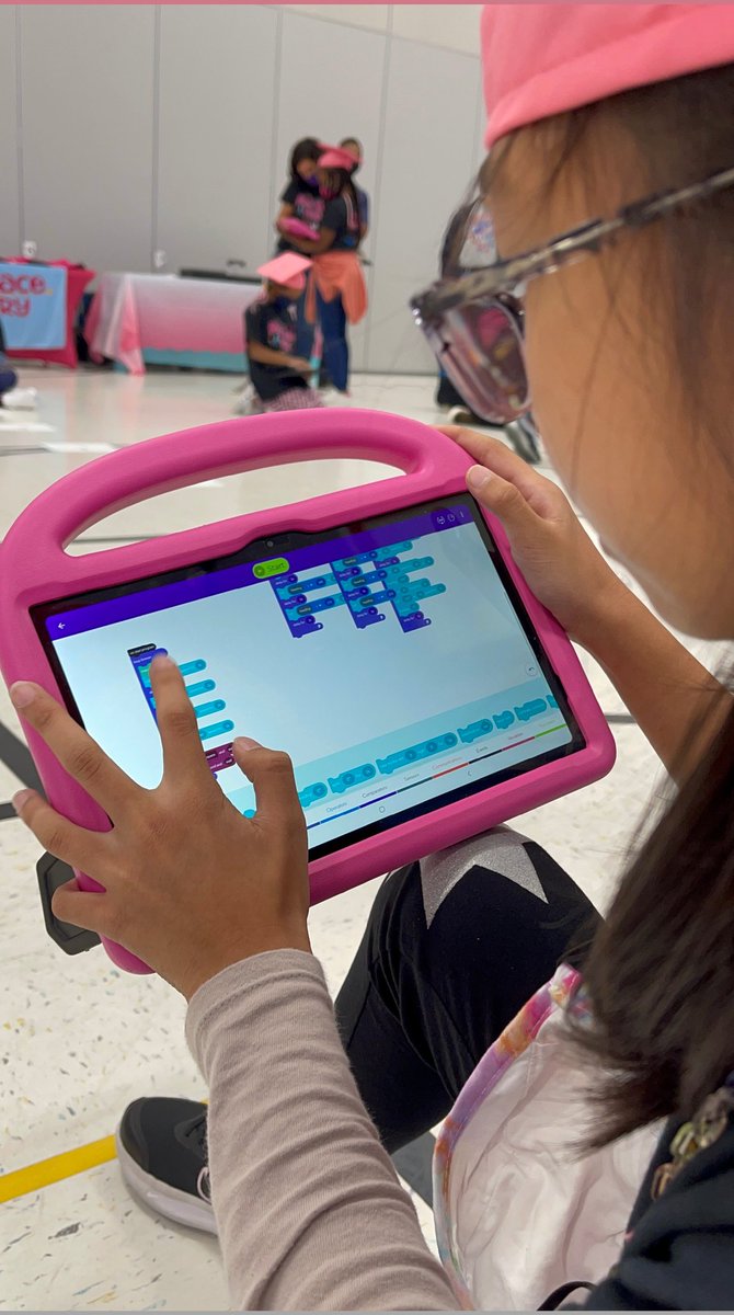 CharnickITC's tweet photo. This week my Make Tech Pink girls showcased their retelling of the 3 Little Pigs using @Sphero for family and community members! Thank you @pinkspacetheory for sponsoring this opportunity! #scestech @SwansCreekES https://t.co/27I7RfcWVz