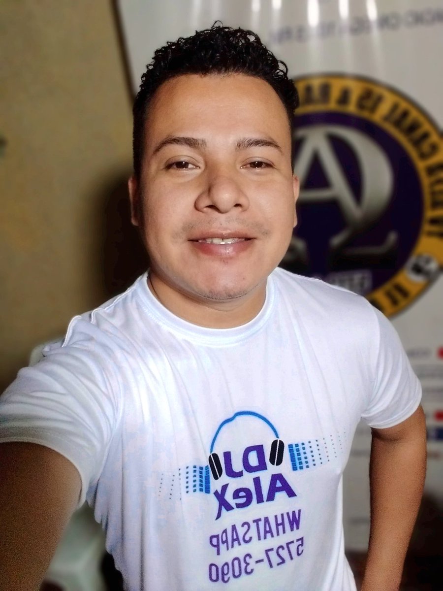 No importa tu edad, siempre hay algo bueno que esperar en un nuevo día.

Feliz Sábado