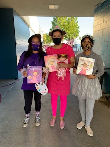 Mrs_Cervantes14's tweet photo. Team First Grade @RorimerRoyals #RorimerDual #WeAreRUSD #pinkalicious #purplelicious #silverlicious https://t.co/b0e5vzYPHi