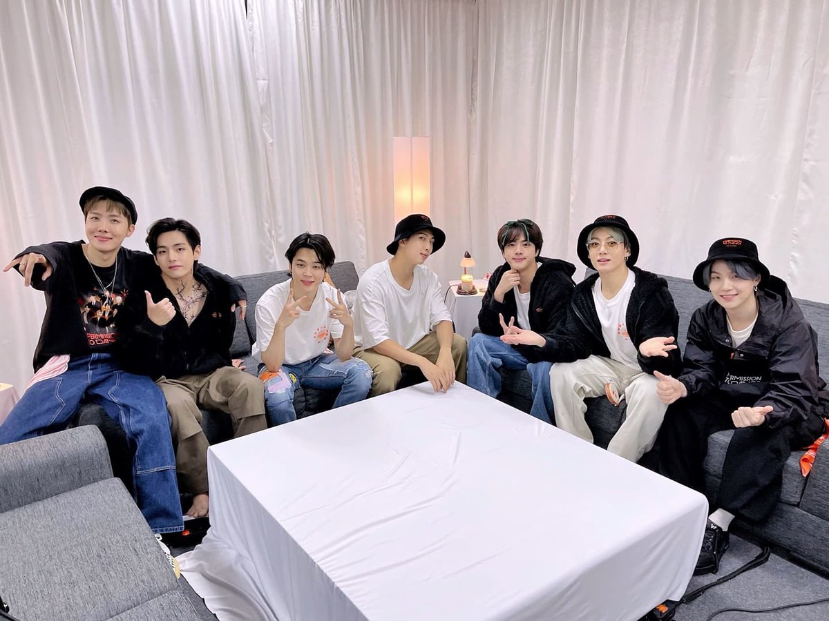 ______ve__0901_'s tweet photo. 와기들보고십다 .•‧₊⋆♪ 💗

I vote #BUTTER for #TheMusicVideo at #PCAs  @BTS_twt https://t.co/R82oEcTbg4
