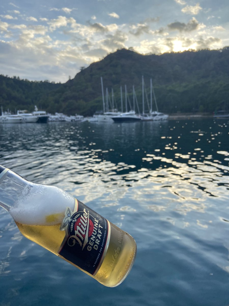 Ya nos estamos mamando, justo como el maestro <a href="/BancoPok3mon/">Banco Pokémon</a>