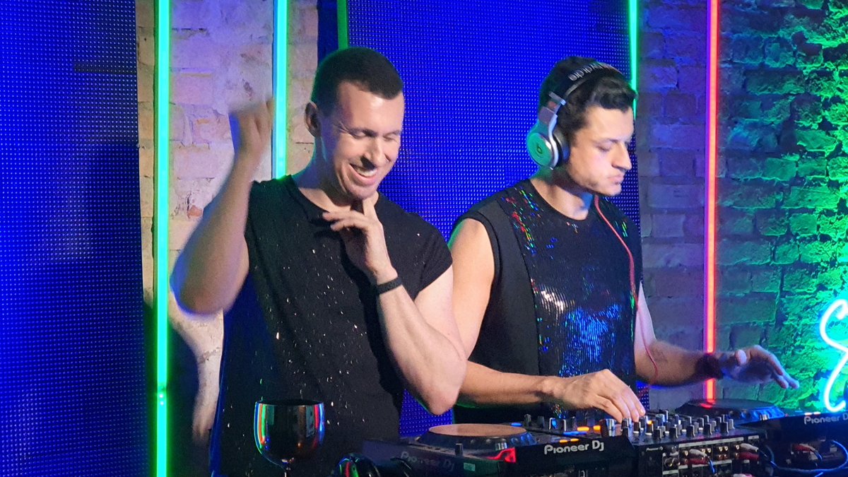 BELIEVE, Music Takes You High!

Dj Victor Leben
Cast Dj by 
@thestarsgroupbrasil

#deejay #music #musica #eletronic #eletrônico #eletronica  #liveset #livesets #dj #victorleben