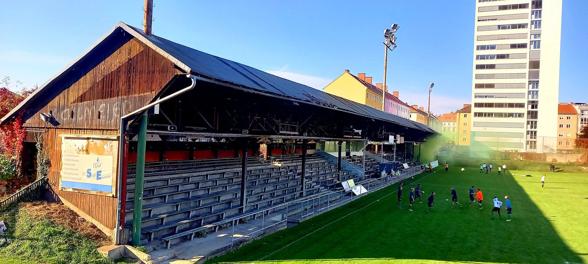 Grazer SC Straßenbahn - SV Pirka-Windorf

#groundhopping #ground #matchday #graz #gruabn #stadiumporn #oldschool #kultur #steiermark #gsc #grazerscstraßenbahn #svpirka #svpirkawindorf #10jahretramwayfunatix #tramwayfunatix #pyro #pyroshow