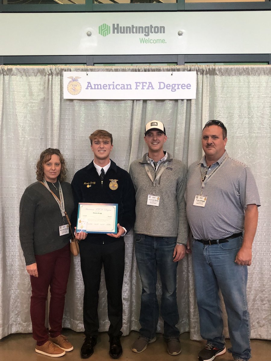 jesslkeefer1's tweet photo. Super proud of Mason Bragg for receiving the American FFA Degree. The highest degree possible in our organization. https://t.co/IsDg7eZnSr