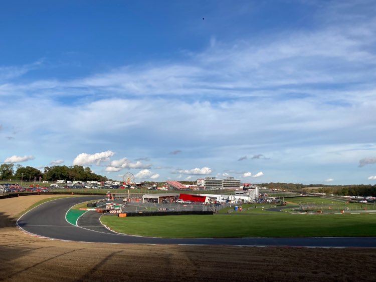 The sun has come out 😊 Who’s got the best view @Manley62? @Brands_Hatch @BrsccHQ #formulafordfestival