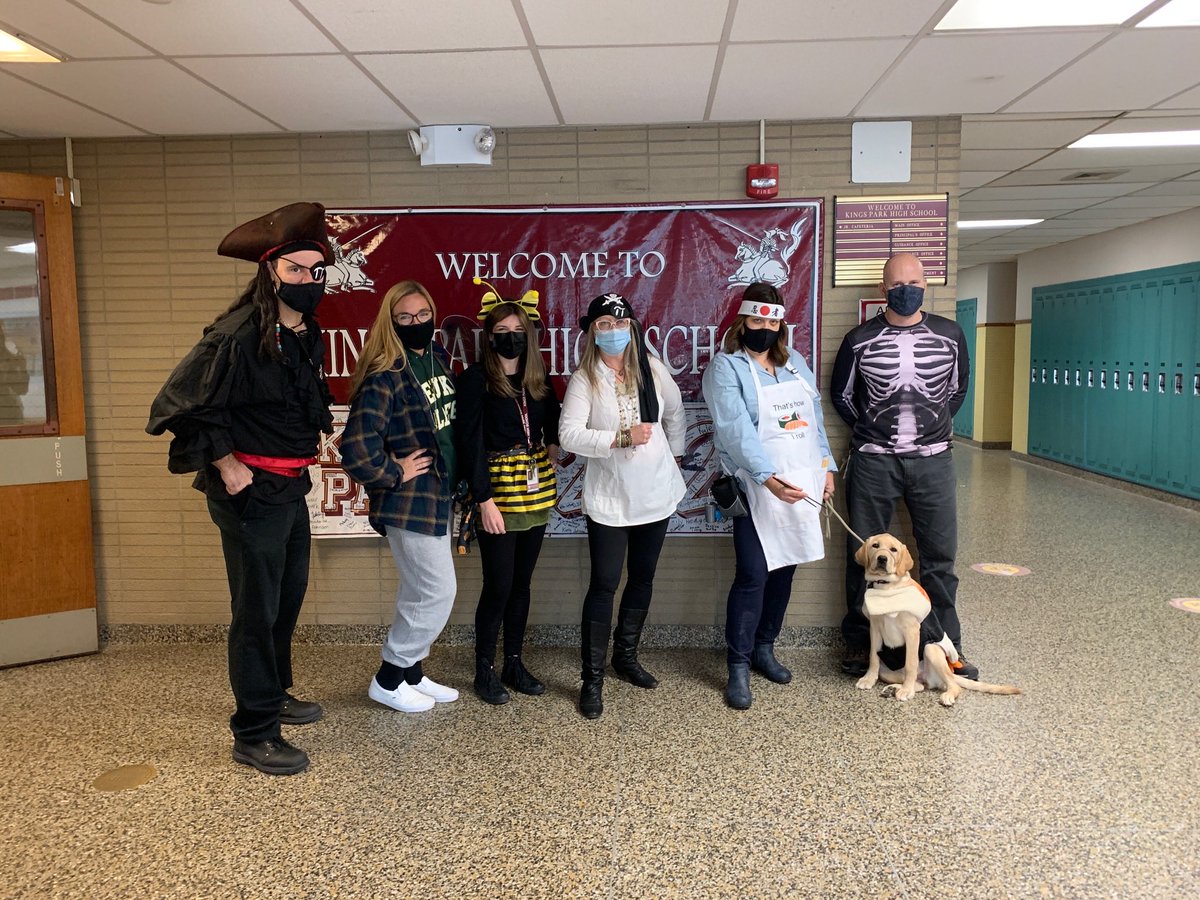 KingsParkHS's tweet photo. KPHS teachers and our Athelic Director making it a fun day at the High School. https://t.co/dIU473Twry