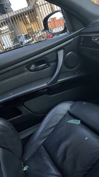 mywindscreen's tweet photo. We’ve auto glaziers heading to Tyldesley, Manchester to replace the door glass (front passenger side) on a 2011 BMW 325d. #car #door #window #glass #replacement #BMW #325d #Manchester #myWindscreen https://t.co/KVbqNCKb2d