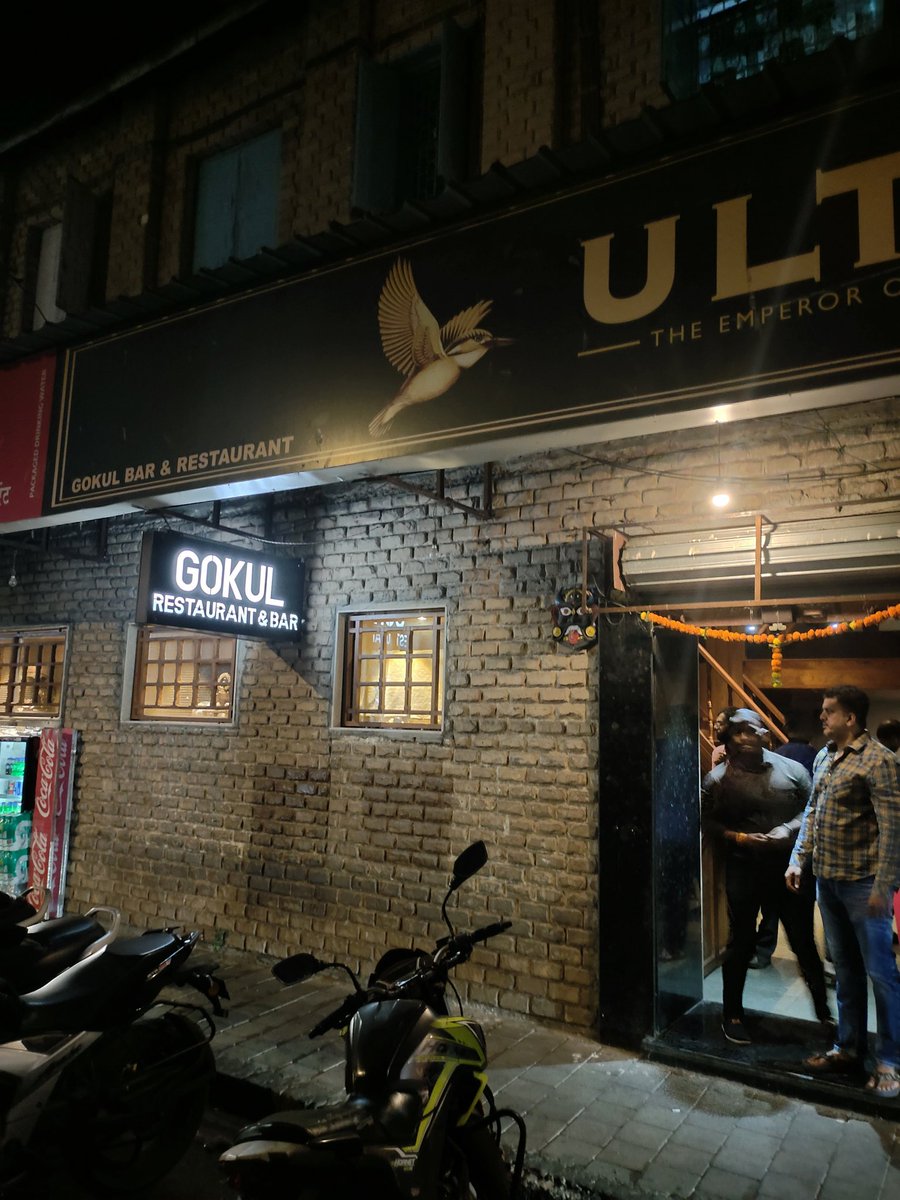 Sharma_GKa_Beta's tweet photo. You are having a great farewell party if you are at this lane ...
#sandoff #GokulBar #BadeMiya https://t.co/8xjnhyqU9a