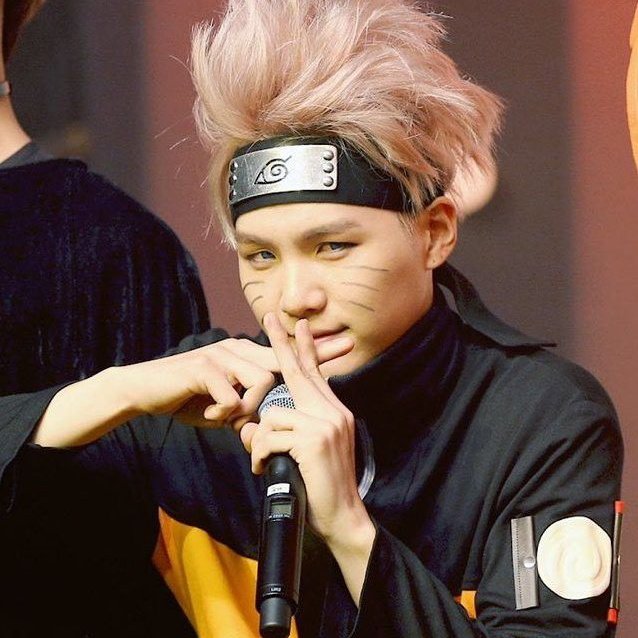 ireumeunmai's tweet photo. back when yoongi dressed as naruto, look at his kagebunshin technique sign 😭🤍 dattebayo~ https://t.co/H76C5RGTLp