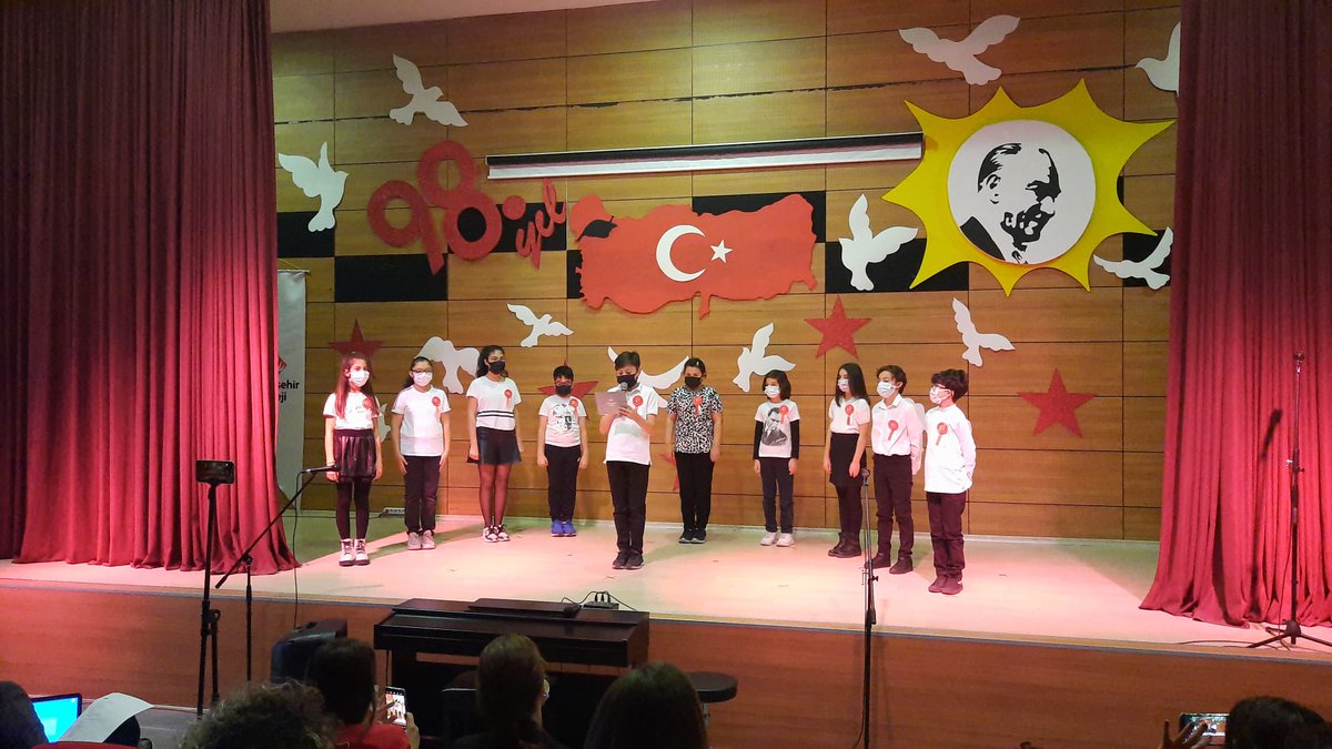 AyseMerveKART's tweet photo. @konyabk12 Kampüsü olarak 29 Ekim Cumhuriyet Bayramımızı geleceğimiz olan çocuklarımızla çoşkulu bir şekilde kutladık😊❤️💙🇹🇷 @esra_demir0916 @ilkay_tandogan @orjinal_i #29EkimCumhuriyetBayramıKutluOlsun https://t.co/RpPdPkYqkI