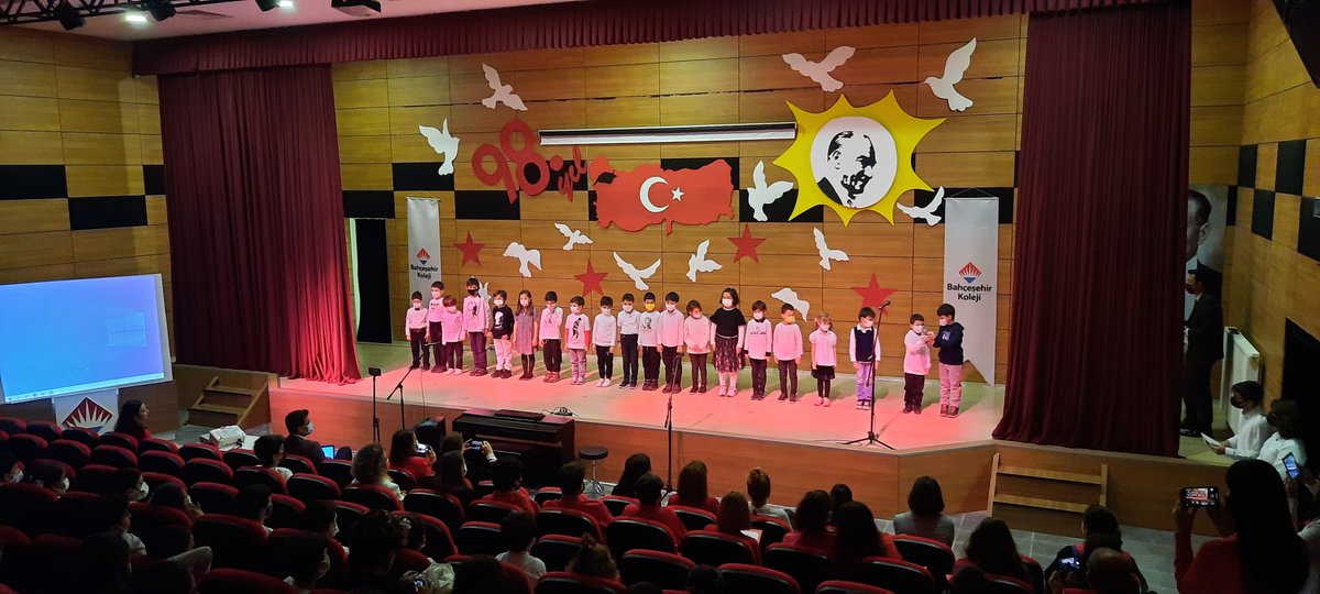 AyseMerveKART's tweet photo. @konyabk12 Kampüsü olarak 29 Ekim Cumhuriyet Bayramımızı geleceğimiz olan çocuklarımızla çoşkulu bir şekilde kutladık😊❤️💙🇹🇷 @esra_demir0916 @ilkay_tandogan @orjinal_i #29EkimCumhuriyetBayramıKutluOlsun https://t.co/RpPdPkYqkI