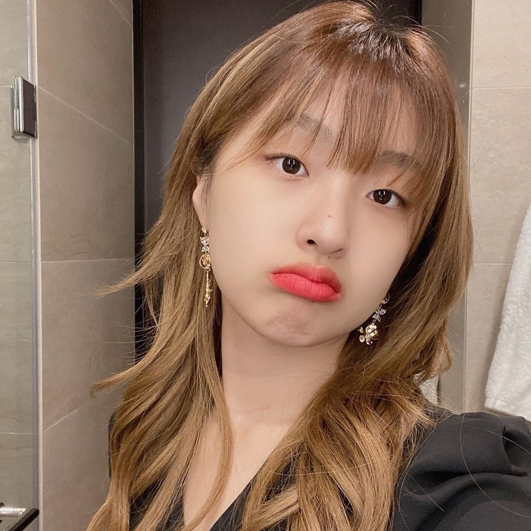 hello this is a new account dedicated to gfriend, viviz's eunha and producer, soloist adora. please rt and like this tweet to spread to others. thank you!