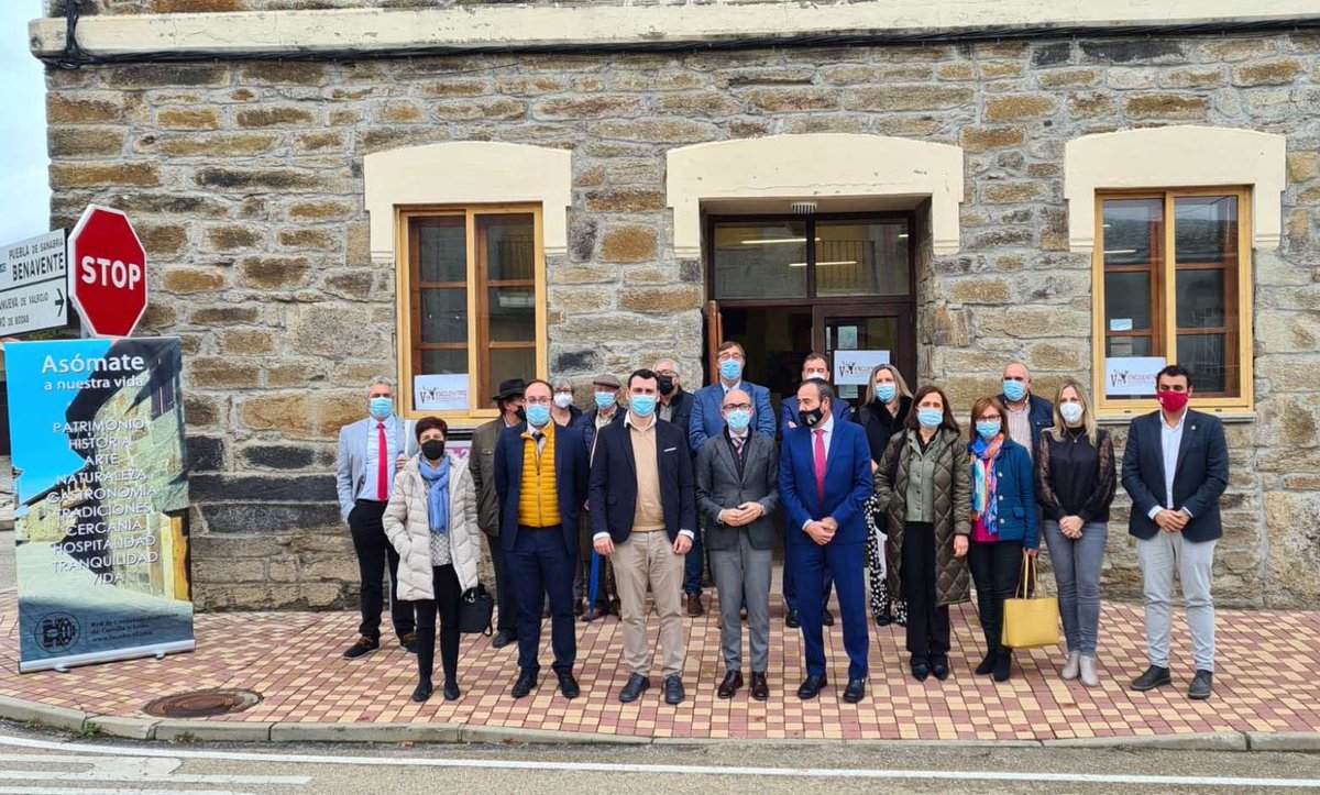 espanacreativa's tweet image. Un placer presentar ayer los proyectos de #EspañaCreativa y nuestra #RedCiudadesTerritoriosCreativosEspaña (RECITCREA) en el V Encuentro de #ConjuntosHistóricos #CastillayLeón en #Villardeciervos 
Excelente organización y bonito proyecto! 👏👏👏
#TierraDeLobos #PatrimonioNatural