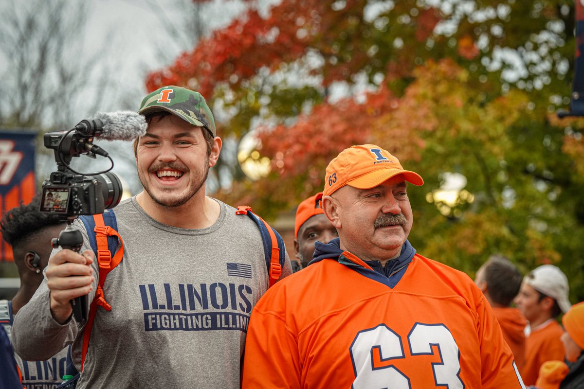 It's 𝗗𝗮𝗱'𝘀 𝗗𝗮𝘆! 🏈 

#Illini
