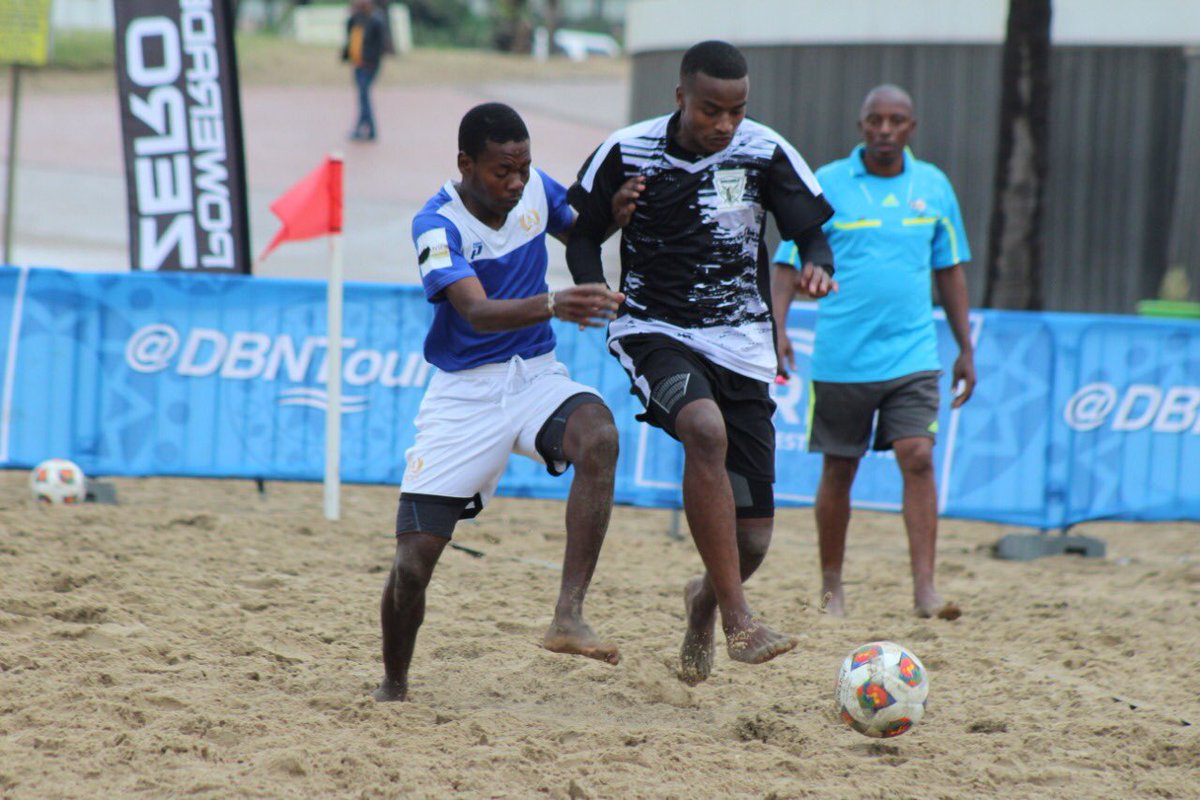 ProBeachSoccer1's tweet photo. Royal Eagles Football Club and @ingqwele_bsc battle it out in the last match of the day. 

#Woz’obona #durban #pbssa https://t.co/WWTLpQckSB