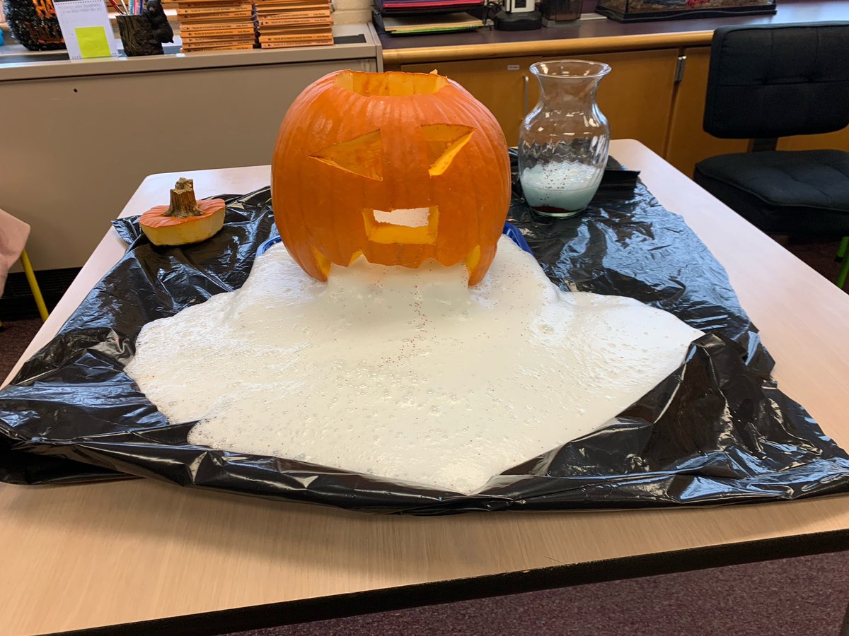kinsner4thgrade's tweet photo. 4th Grade Rocks… There were a lot of treats on Friday, but also some tricks!!! 🎃 #KidsofKinsner #WeAreStrongsville https://t.co/BP3w8MNn4V