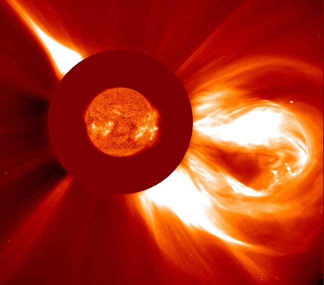 NOAANCEI's tweet photo. Forget things that go bump in the night. This massive Halloween week solar storm in 2003 gave us a real fright: https://t.co/H5Yb4ADfRW https://t.co/9CDTa60cT6
