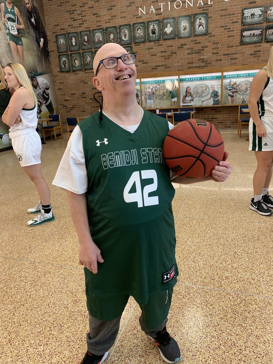 BemidjiSports's tweet photo. Bemidji State superfan Dean Johnson sinks final shot at unforgettable practice https://t.co/F2Dppyr9V2 https://t.co/69tr3y58sD