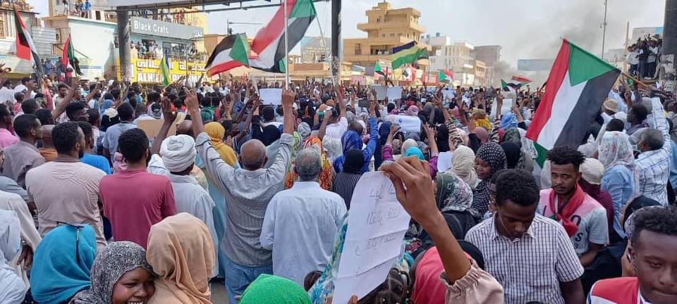 Rofaidayassin's tweet photo. ناشطون:مواكب هادرة في بحري بالعاصمة السودانية #الخرطوم #السودان للمشاركة في #مليونية٣٠اكتوبر https://t.co/tIA0g5bQ6b