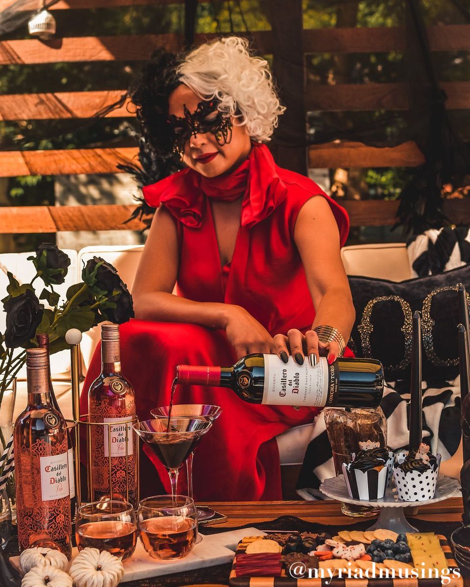 #ad Halloween is upon us🎃What better way to celebrate than with the #OfficialWineofHalloween- #CasillerodelDiablo. Order <a href="/CasilleroWineUS/">Casillero del Diablo US</a> online to have it delivered to your door &amp; make sure to enter the Legendary Halloween sweeps for a chance to win $500 clvr.li/CasillerodelDi…