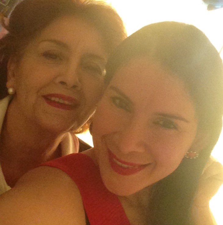 KAsalcedoflores's tweet photo. Mi gente: Necesito donantes de sangre para la operación de rodilla de mi Mamita, que si Dios quiere es esta semana. 

Hospital Vargas, Banco de sangre. Donativo para la Sra Mercedes Flores de Salcedo 

¿ Me ayudan a RT a ver quien puede donar ? https://t.co/4cCMOo40d9