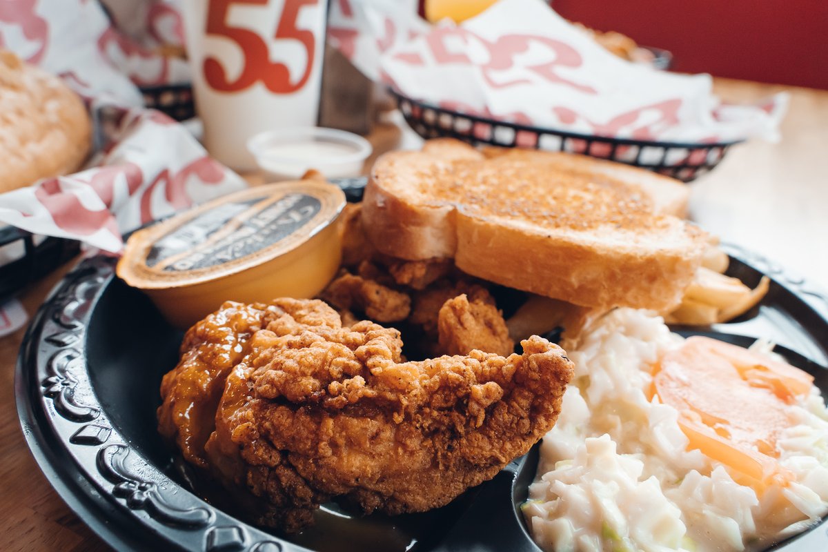 Hwy55Burgers's tweet photo. Yes, Honey! Duke’s Honey Mustard that is! 😜

🍗 Enjoy a our Fried Chicken Platter, dipped in Duke’s Honey Mustard and with 2 sides of your choice.😋

#hwy55eats #chicken #platters #mealoptions #slaw https://t.co/PelHhJ3FDc