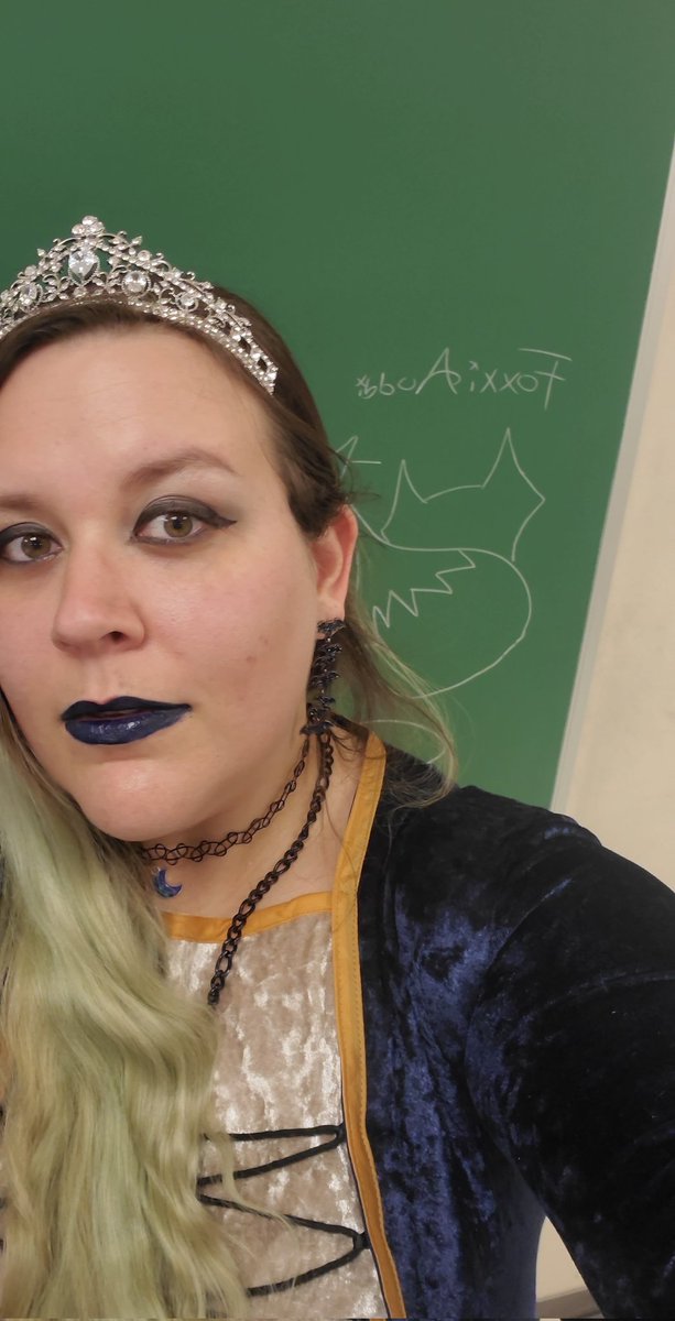AuddiFoxxi's tweet photo. Dressed up for class! #halloween2021 #collegelife https://t.co/M4o7WF3nyY