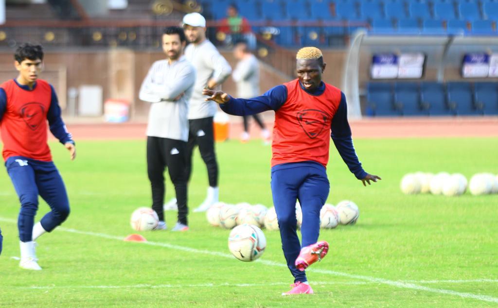 Sk_olatunbosun's tweet image. putting in the work ⚽

 #training #SikiruOlatunbosun #SK16 #SmouhaSC