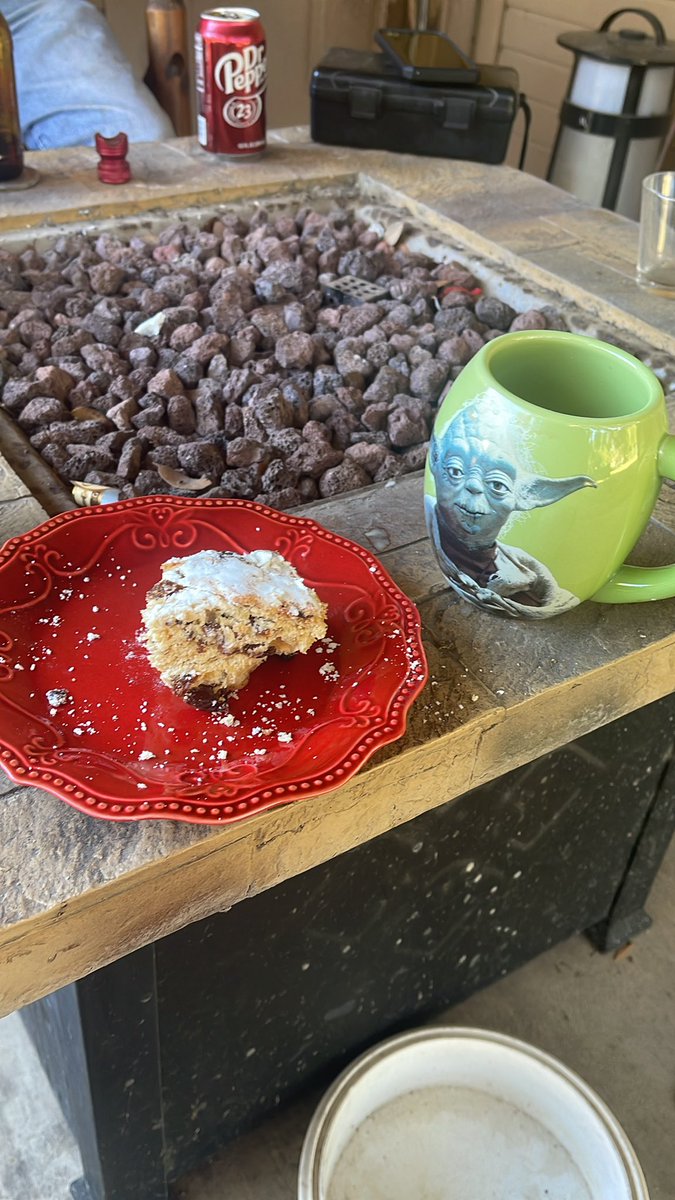 yoda76547's tweet photo. Good morning and Happy stollen day to me mmmm. Yummy #germancake https://t.co/19Mn0Njhmh