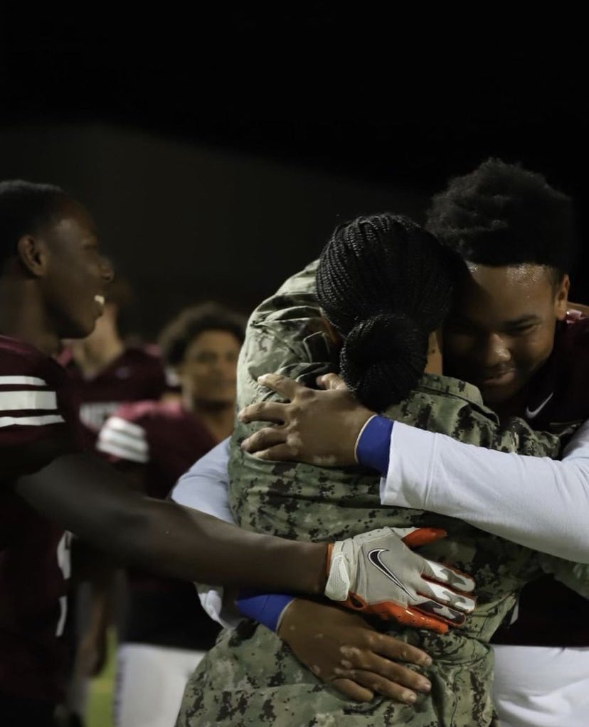 lindamedle's tweet photo. @FLOURBLUFFHS is RESILIENT! Last week, we suffered an unexpected loss. This week, students volunteered for the community, welcomed home United States Navy Petty Officer @Candic0326 Dickson and handed Veterans Memorial their FIRST loss while displaying CPH! Way to lead Hornets! https://t.co/JxRZd6GInQ