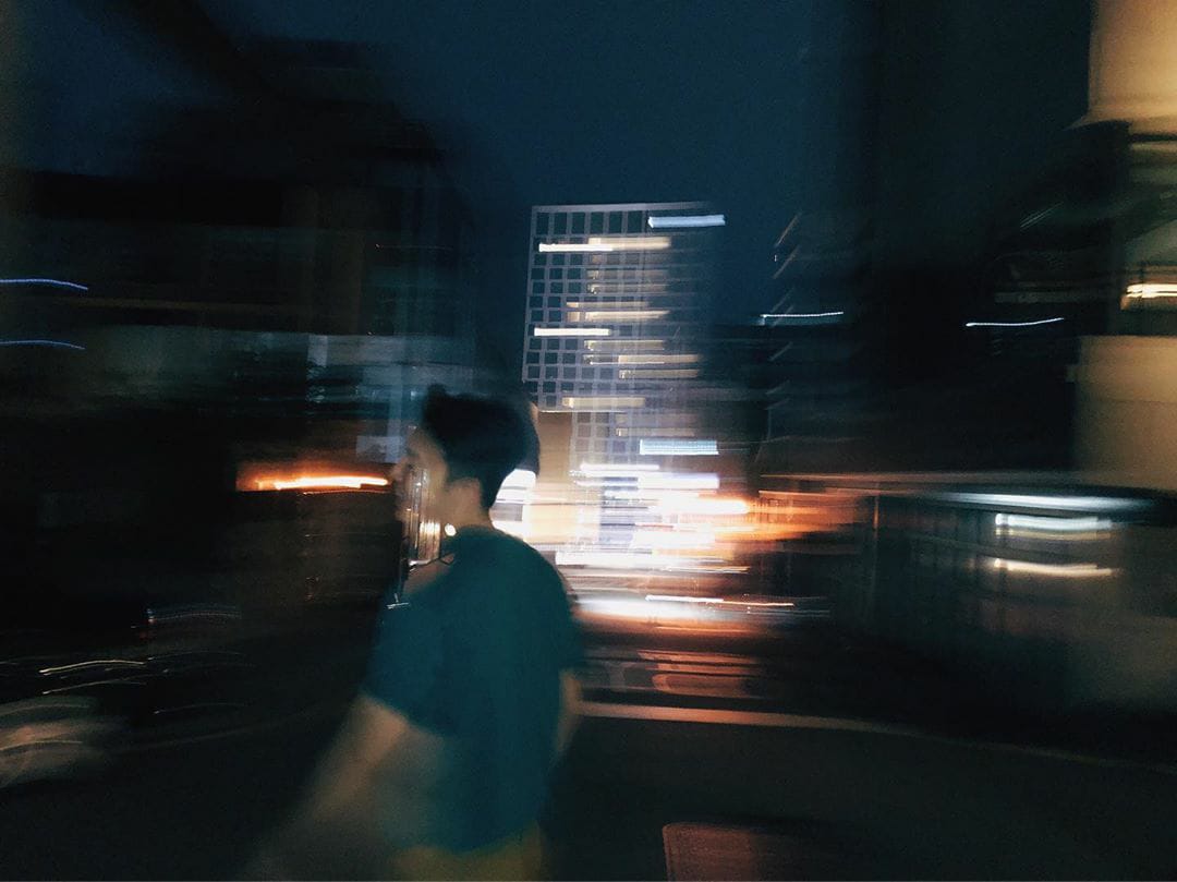 흔들림없는 편안함 ? 아니, 흔들려도 잘생긴 편안함 😇😊💙 #시몬스보다 #이동해