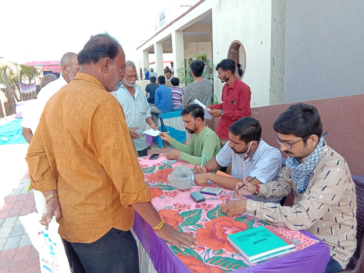 BhavinVadera's tweet photo. આજરોજ  કોટડા સાંગાણી તાલુકાના આવતા ૮ ગામનો સેવાસેતુ  કાર્યકમ હોય, સરકારશ્રી ની વિવિધ યોજનાઓનો લાભ આપવા માટે ની કામગીરી તલાટી-કમ-મંત્રીશ્રીઓ તથા તાલુકા પંચાયતના સ્ટાફ મિત્રો દ્વારા કરવામાં આવી.@CMOGuj @brijeshmeja1 @paragvasoya3 @DDORAJKOT1 @DevChoudharyIAS @CollectorRjt https://t.co/rQIVQvs6LP