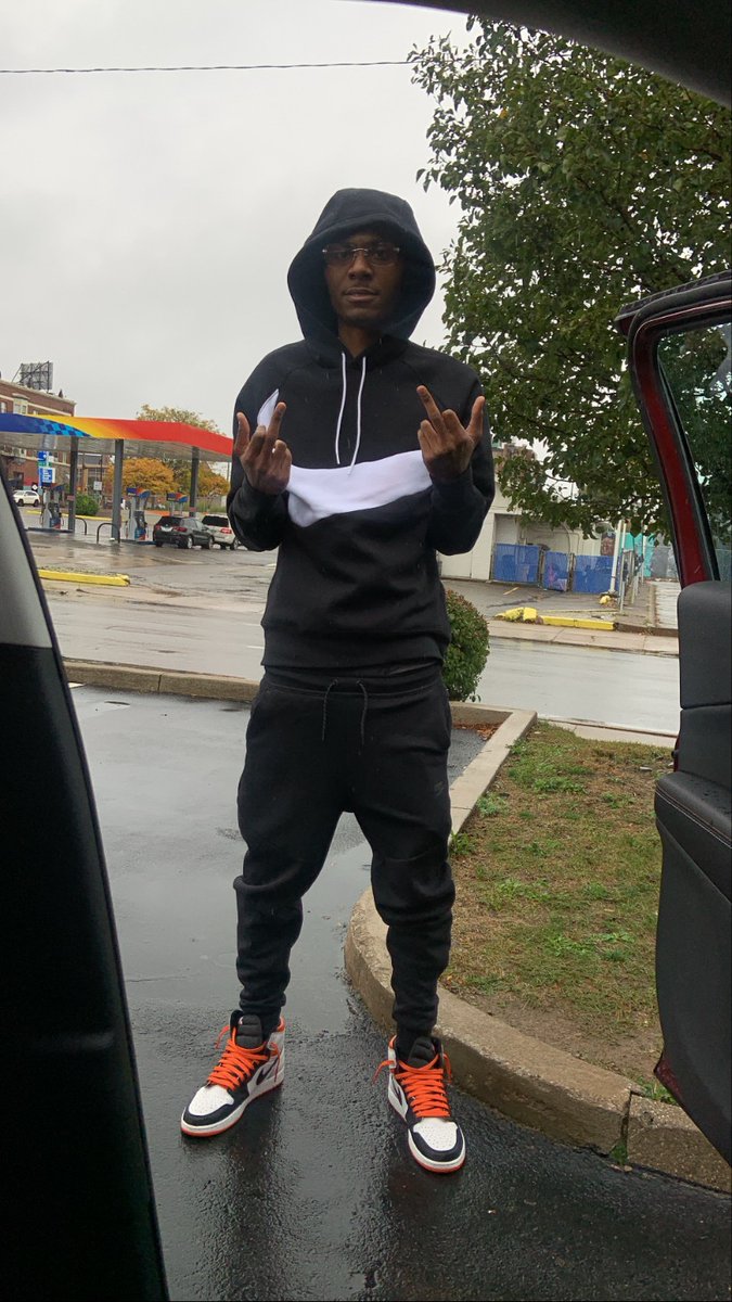 DetroitBokhoos's tweet photo. Can’t let em trick me off the streets 🤫 https://t.co/Mqn8QDHMxw