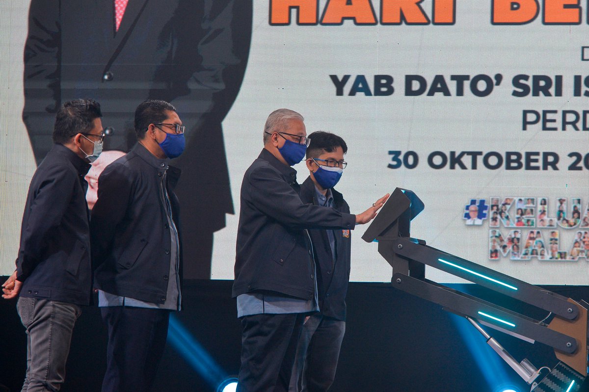 KBSMalaysia's tweet image. MAJLIS SAMBUTAN HARI BELIA NEGARA 2021

YAB Dato' Seri Ismail Sabri Yaakob, Perdana Menteri telah menyempurnakan Majlis Sambutan Hari Belia Negara (HBN) 2021.

Majlis berkenaan turut dimeriahkan dengan kehadiran YB Dato' Seri Ahmad Faizal bin Dato' Azumu, Menteri Belia dan Sukan,