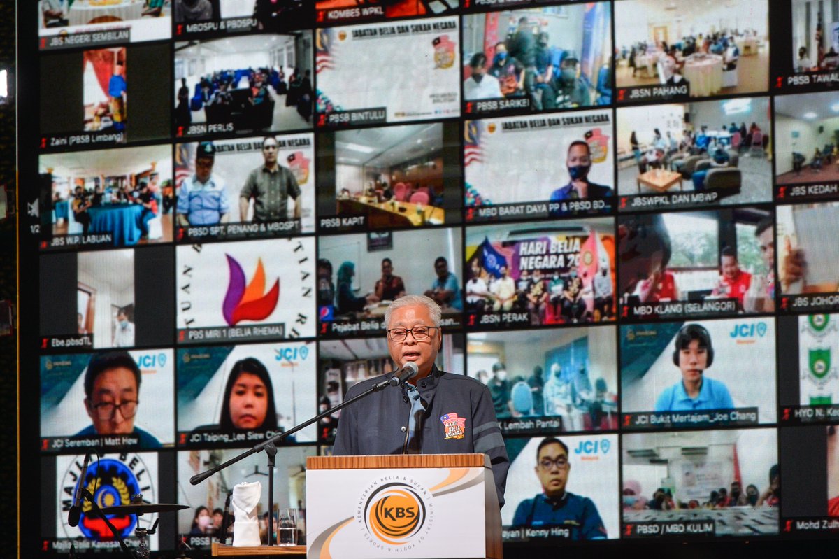 KBSMalaysia's tweet image. MAJLIS SAMBUTAN HARI BELIA NEGARA 2021

YAB Dato' Seri Ismail Sabri Yaakob, Perdana Menteri telah menyempurnakan Majlis Sambutan Hari Belia Negara (HBN) 2021.

Majlis berkenaan turut dimeriahkan dengan kehadiran YB Dato' Seri Ahmad Faizal bin Dato' Azumu, Menteri Belia dan Sukan,