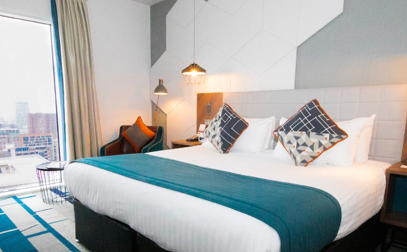 The functionality of your hotel room is important when you're on business. 💬

What do you think makes a great hotel room for business travellers? Share your thoughts by leaving a comment below!