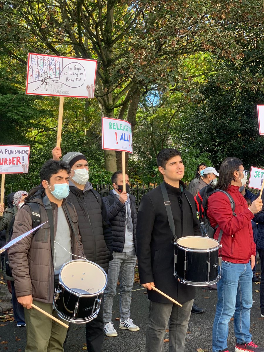 sevincozarslan's tweet photo. 4. evre kanser hastası Ayşe Özdoğan ve tüm hasta mahpuslar için Avrupa meydanlarındayız. Burası Londra. 

Hastaları serbest bırakın. @adalet_bakanlik

HastaTutuklulara Özgürlük https://t.co/MCghDQhB6W