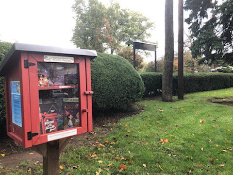 FriendsMillburn's tweet photo. All Treats and no Tricks at the Short Hills Train Station LFL today. Check out our super selection of Halloween tales before they disappear!
#friendsofmillburnlfl
#friendsofmillburnlibrary
#shorthillsnj
#halloween2021 https://t.co/CuoZ8oPmlJ