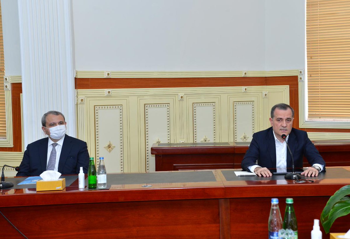 Bayramov_Jeyhun's tweet photo. Bu gün ölkəmizin 8 ali təhsil ocağından tələbələrlə çox səmimi və maraqlı görüşmüz oldu. 44 günlük Vətən mühariəsi sonrası #Azərbaycan/ın xarici siyasəti barədə tələbələri maraqlandıran sualları cavablandırdım. Görüşə ev sahibliyi edən @bdu_eduaz təşəkkür edirəm. https://t.co/MkzSxT731l