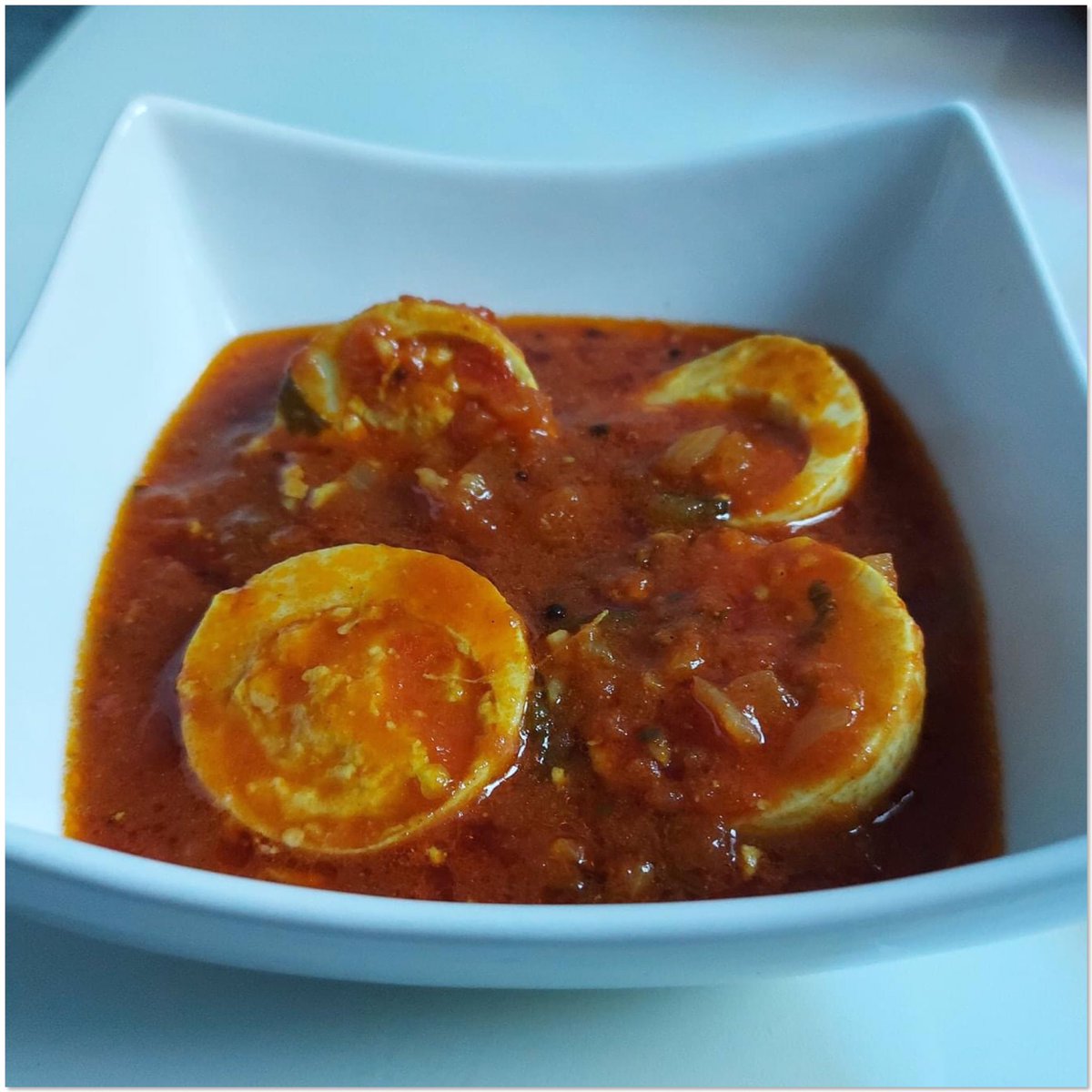 LeedSTUnited's tweet image. Spicy boiled egg 🥚 curry. Which was eaten with freshly made chapatis and boiled rice, and accompanied by a spicy poppadom 😁😋😋😘 #Homemade #Spicy #BoiledEggCurry