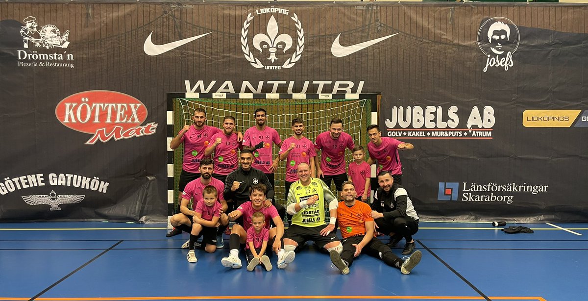 Lidkutdfutsal's tweet photo. #Hemmapremiären | Hemmapremiären slutar med en 8-3 seger mot Sandarna BK.
Målskyttar: William Ganzthorn 3, Husam Abdulhadi, Florjian Fejzulovic, Sabrija Jasarevic, Goran Pupcevic, Självmål.
#WanTuTri https://t.co/X1IEwgfnjc