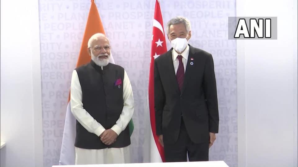 HCI_Singapore's tweet photo. Prime Minister @narendramodi Modi met PM @leehsienloong  on the sidelines of G20 Summit in Rome. It was a fruitful meeting during which the two leaders reviewed the full range of friendly ties between 🇮🇳 and 🇸🇬 including  climate change and facilitating international travel. https://t.co/xb9Y3j4LdU