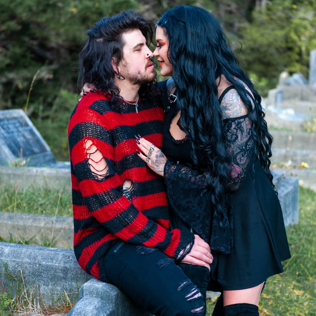 Drop your favourite spooky duos below! 👀 We’ll start...Morticia &amp; Gomez 🧛‍♀️🧛‍♂️ 👇
cutt.ly/KreugerKnit | We Ship Worldwide! 🌙
📸: instagram.com/adenmeser <a href="/therachelatlas/">Rachel Atlas</a> @slimy_member_