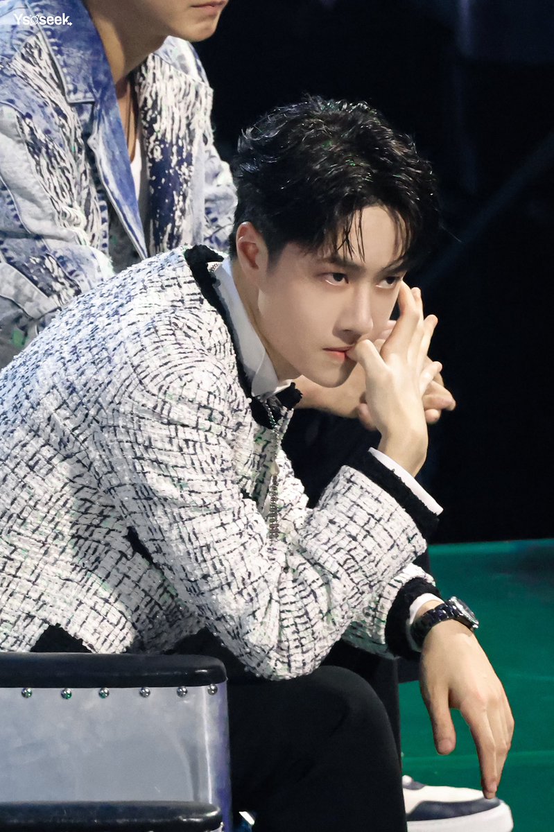 2amWangYibo's tweet photo. เจ้าชายน้อยยิ้มน่าร้าก ~ 👑

WANG YIBO AT SDC4 FINAL #CaptainYiboSDC4Final #WangYibo #StreetDanceofChinaS4 https://t.co/klul9pFM4G