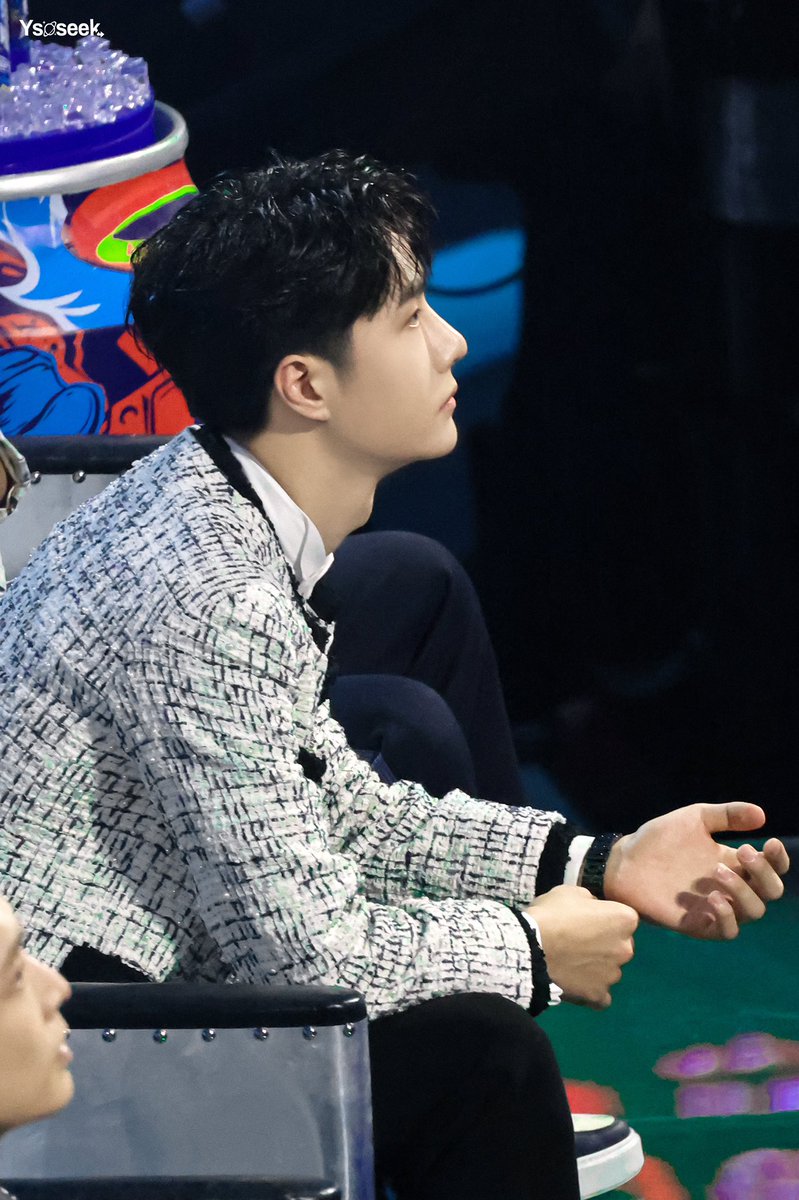 2amWangYibo's tweet photo. เจ้าชายน้อยยิ้มน่าร้าก ~ 👑

WANG YIBO AT SDC4 FINAL #CaptainYiboSDC4Final #WangYibo #StreetDanceofChinaS4 https://t.co/klul9pFM4G