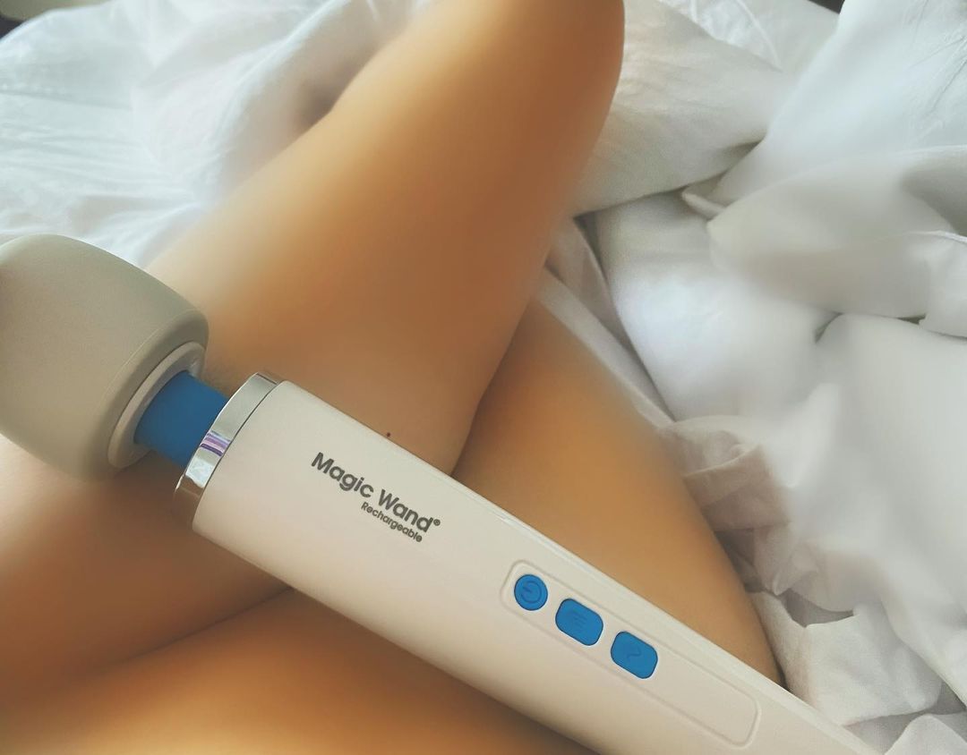 intimd_official's tweet photo. We work hard to play hard for the weekend 😏
📸 @OnlyTanky
https://t.co/lnYQO5OeAK
#magicwand #hitatchi #intimate #intimatetoy #workhardplayhard https://t.co/sGe8FwJupF