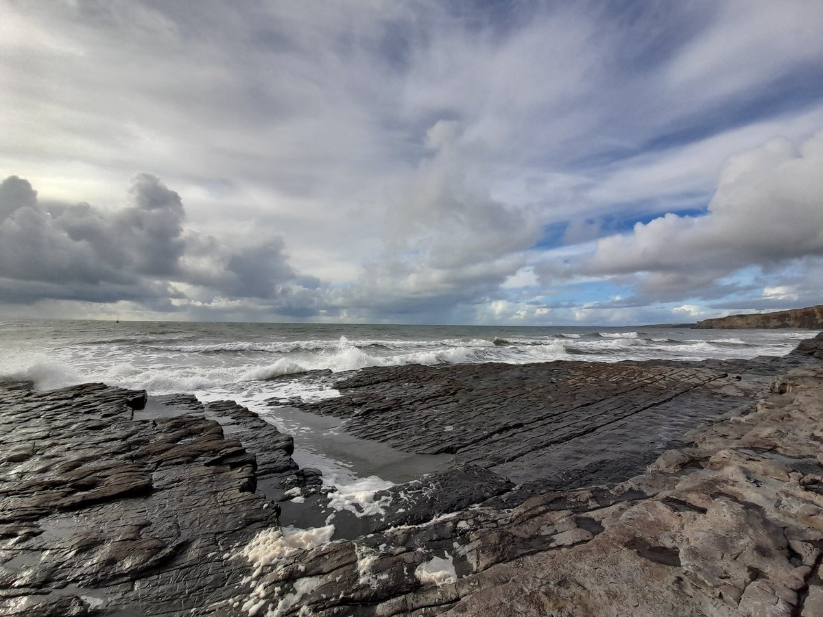 WezTucker's tweet photo. Not as good as @lluniaurich but having a go. Wesleys walks today - Nash point. 1st time here in years- stunning
#NashPoint #Marcoss #Glamorgan #Coast #WalesCoastalPath
@DerekTheWeather
@visitwales @WalesCoastPath @WalesCoastUK https://t.co/I0VRwswAGp