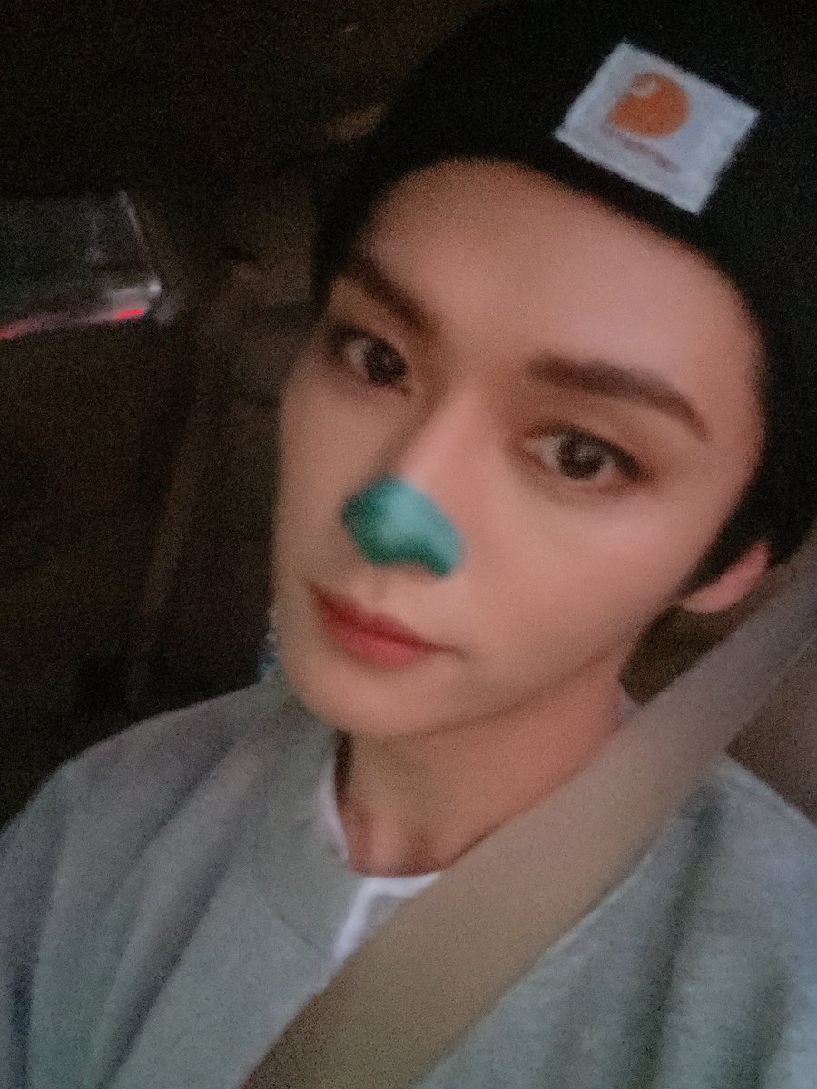 1025bbl's tweet photo. 11:54 pm 🐰💭 [211030] https://t.co/a6iZcnyE7I