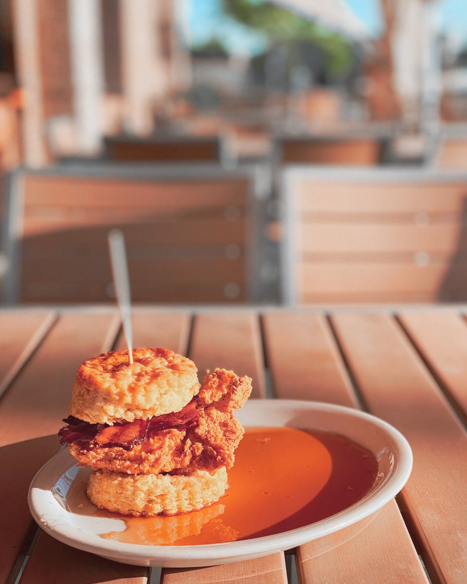 MapleStreetBisc's tweet photo. The Sticky Maple is always a solid choice. Flaky biscuit, all natural fried chicken breast, pecan wood smoked bacon, and REAL maple syrup! We get our Maple Syrup from @bissellmaplefarm in Ohio.
.
#stickymaple #maplestreetbiscuitcompany #yelpelite #615eats #eatlovelouisville https://t.co/0YhnM4Jc1z